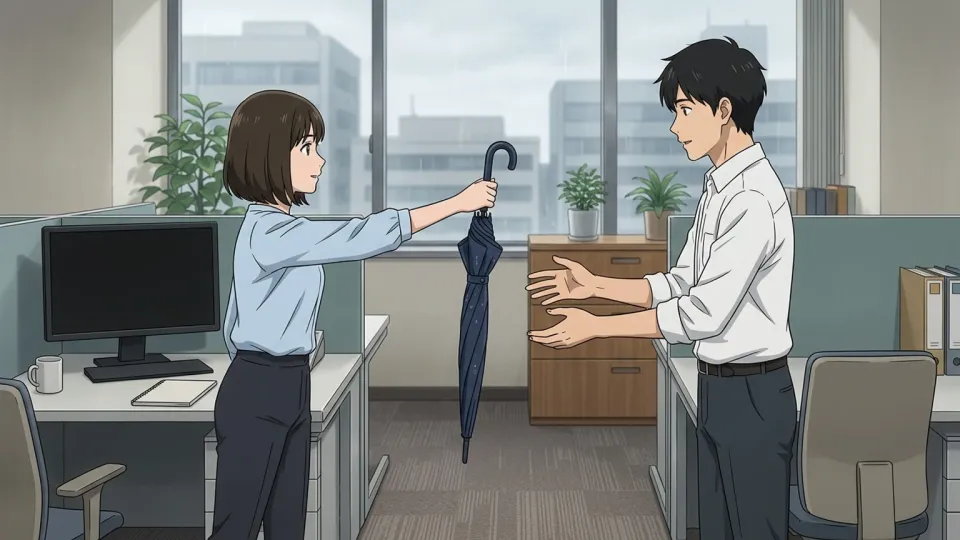 オフィスで傘を差し出す人物